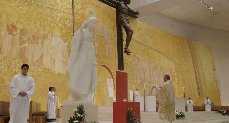 “Celebramos a santidade, não como um conceito ou uma abstração, mas com o rosto concreto de tantos que, nas suas vidas, se tornaram imagem viva de Jesus Cristo”